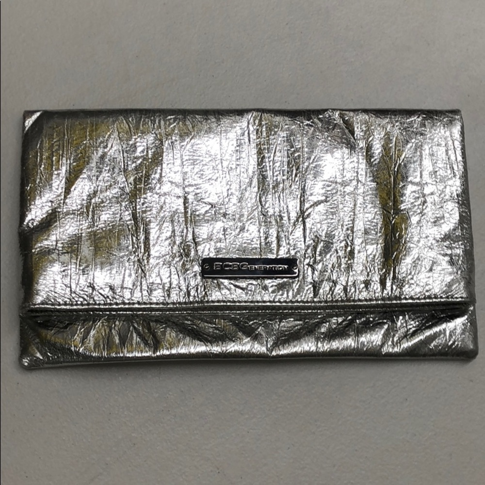 BCBG envelope clutch. Zipper and magnetic closure